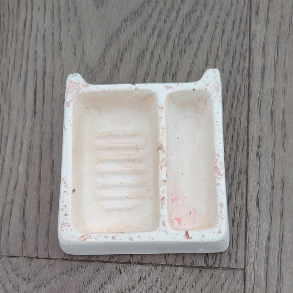 Mini Lavaderito-White and Pink Ceramic Washboard For Make Up Brushes